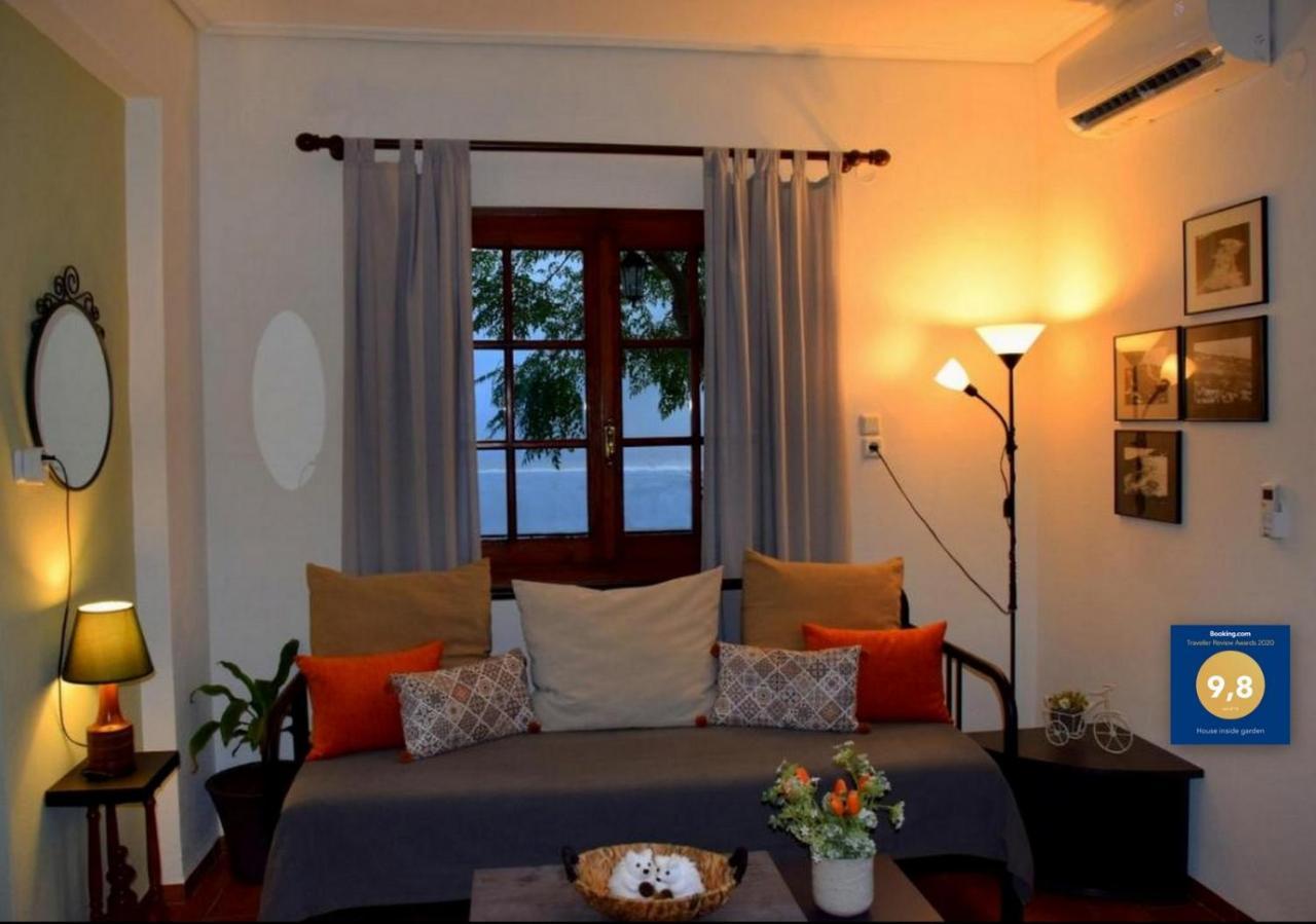 House Inside Garden Apartment โวโลส ภายนอก รูปภาพ