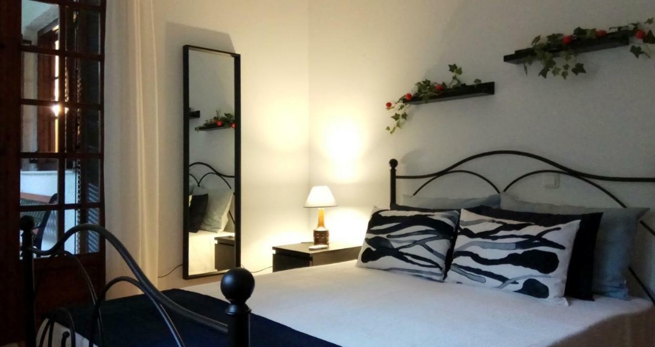 House Inside Garden Apartment โวโลส ภายนอก รูปภาพ