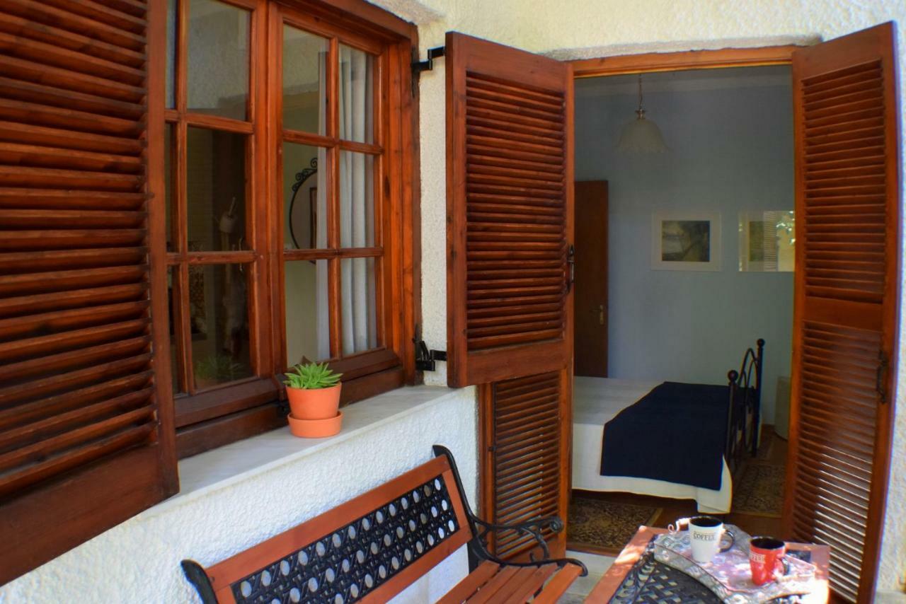 House Inside Garden Apartment โวโลส ภายนอก รูปภาพ