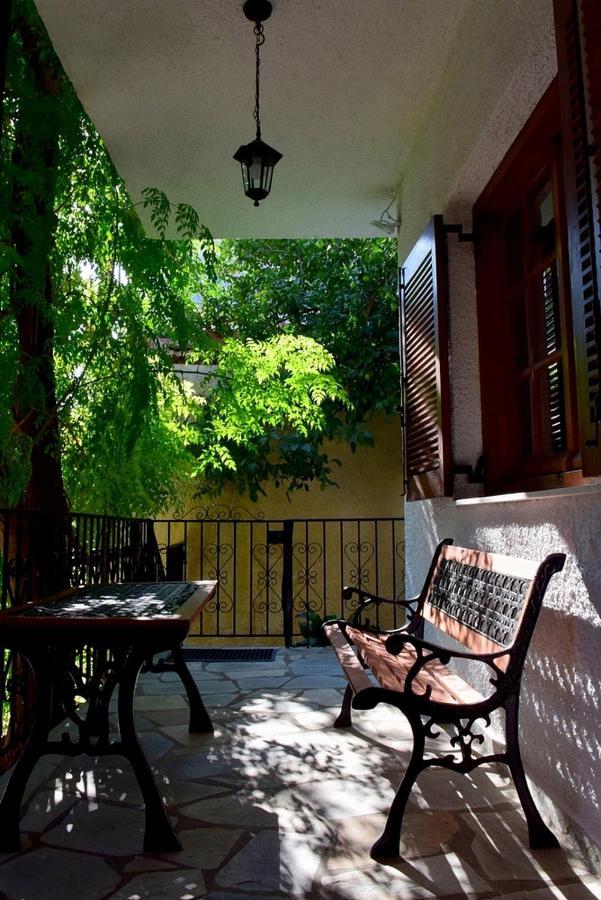 House Inside Garden Apartment โวโลส ภายนอก รูปภาพ